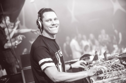 Клип Tiësto — The right song