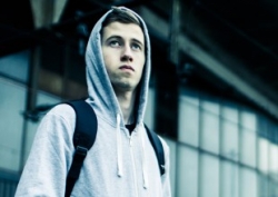 Клип Алана Уокера (Alan Walker) — Sing Me To Sleep