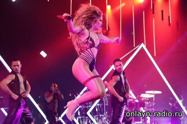 Jlo и ее энергетически заряженное шоу Jlo и ее энергетически заряженное шоу