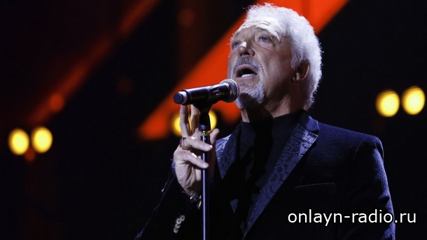 Tom Jones и Little Mix и их специальный концерт британским медикам!
