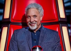 Сэр Том Джонс анонсирует разнообразный набор кавер-версий для нового альбома