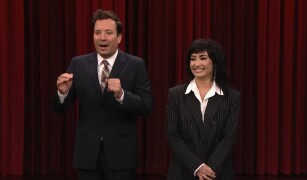 Деми Ловато поделилась забавным моментом за кулисами «The Tonight Show Starring Jimmy Fallon»