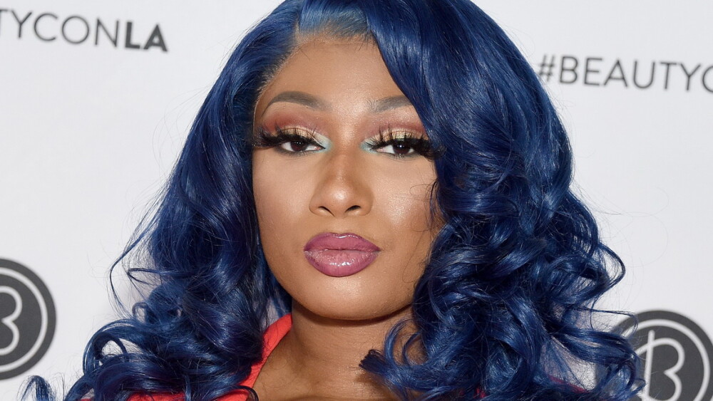 Megan Thee Stallion обращается к инциденту со стрельбой в Tory Lanez