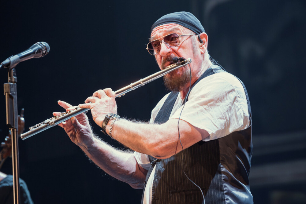 Ян Андерсон (Jethro Tull) рассказывает, что он сделал со статуэткой Грэмми, которую они увели у Metallicа
