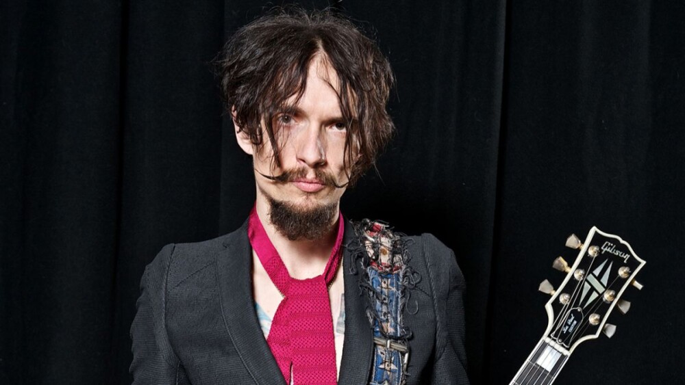 Джастин Хокинс (The Darkness) считает Джона Фрушанте переоцененным гитаристом