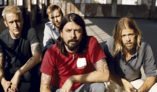 Foo Fighters впервые выступили с новым барабанщиком