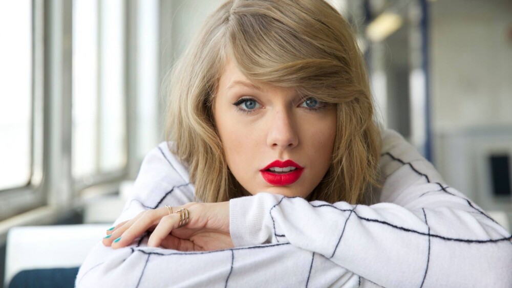 Тейлор Свифт подала заявку на товарный знак «Swiftmas» в USPTO